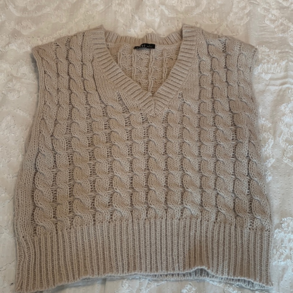 Very J cream v neck nit tank size L